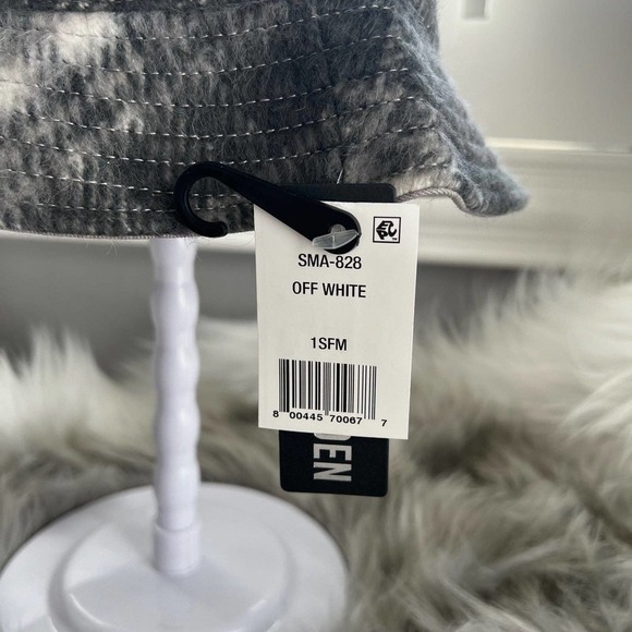 𝅺New Steve Madden Plaid Bucket Hat - Picture 2 of 6